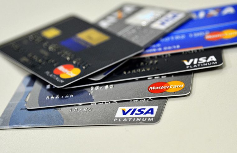 Cartão de crédito pode ser vilão como também te ajudar no dia-a-dia: saiba como!