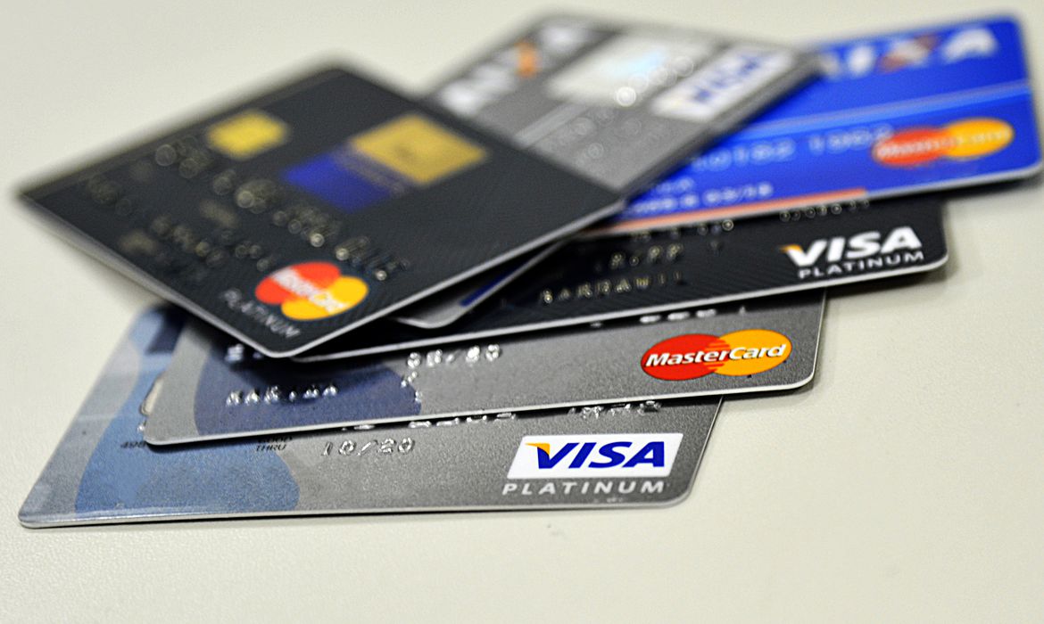 Cartão de crédito pode ser vilão como também te ajudar no dia-a-dia: saiba como!