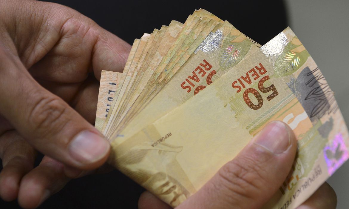 Salário mínimo subirá para R$ 1.302 em 2023