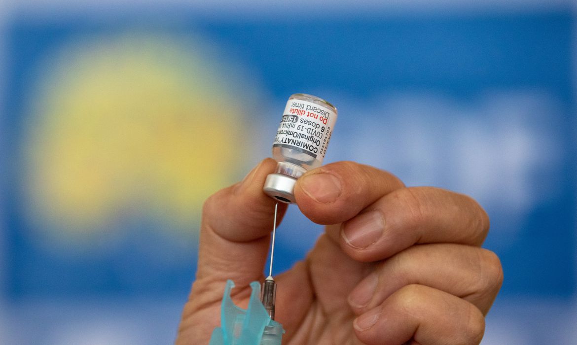 Vacina bivalente contra a Covid-19 é liberada para todos acima de 18 anos