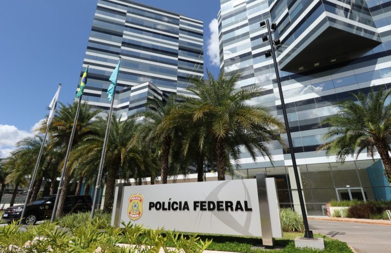 PF investiga se cartões de vacina de Bolsonaro e familiares foram adulterados