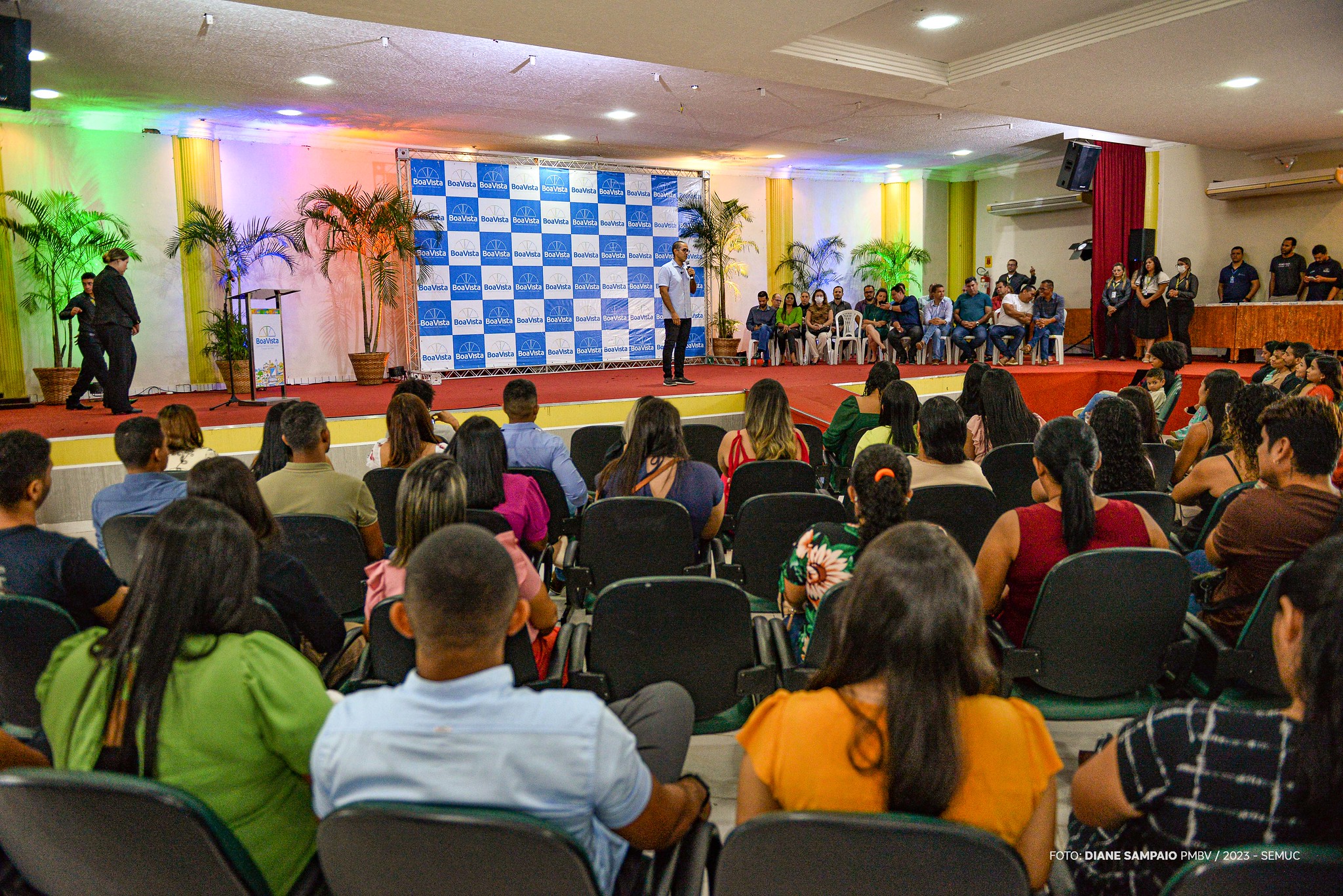 Prefeitura de Boa Vista empossa 71 novos servidores na Educação