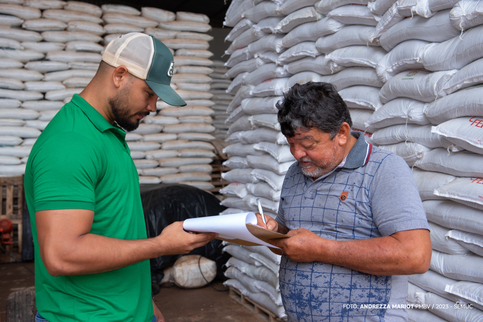Agricultores de Boa Vista recebem 400 toneladas de insumo da Prefeitura
