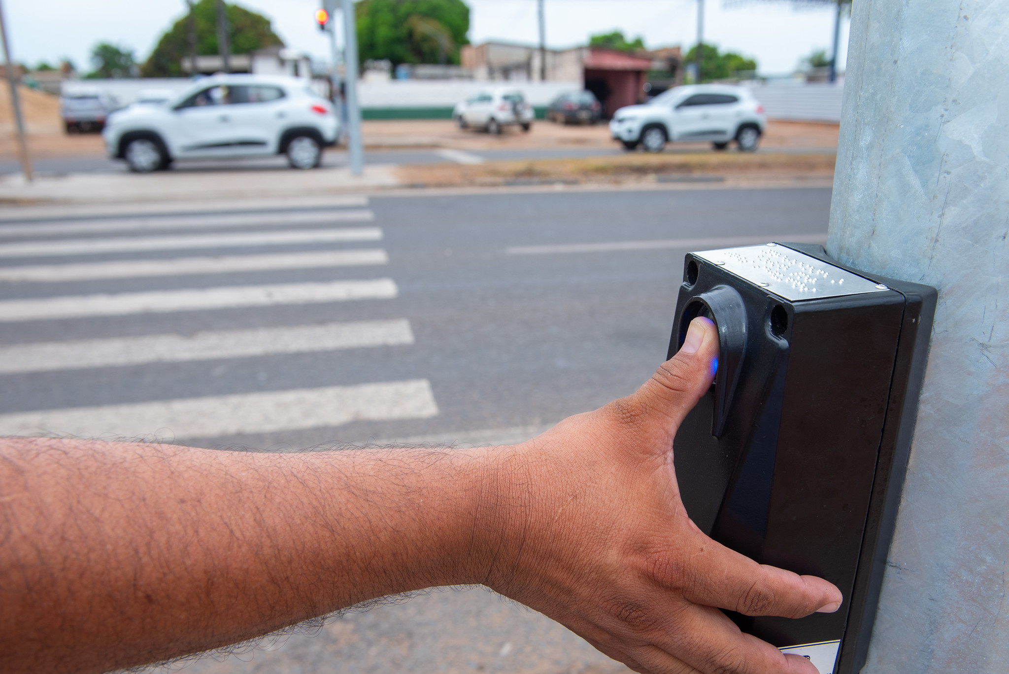 Semáforo sonoro para pedestres é instalado na Avenida Brasil, em Boa Vista