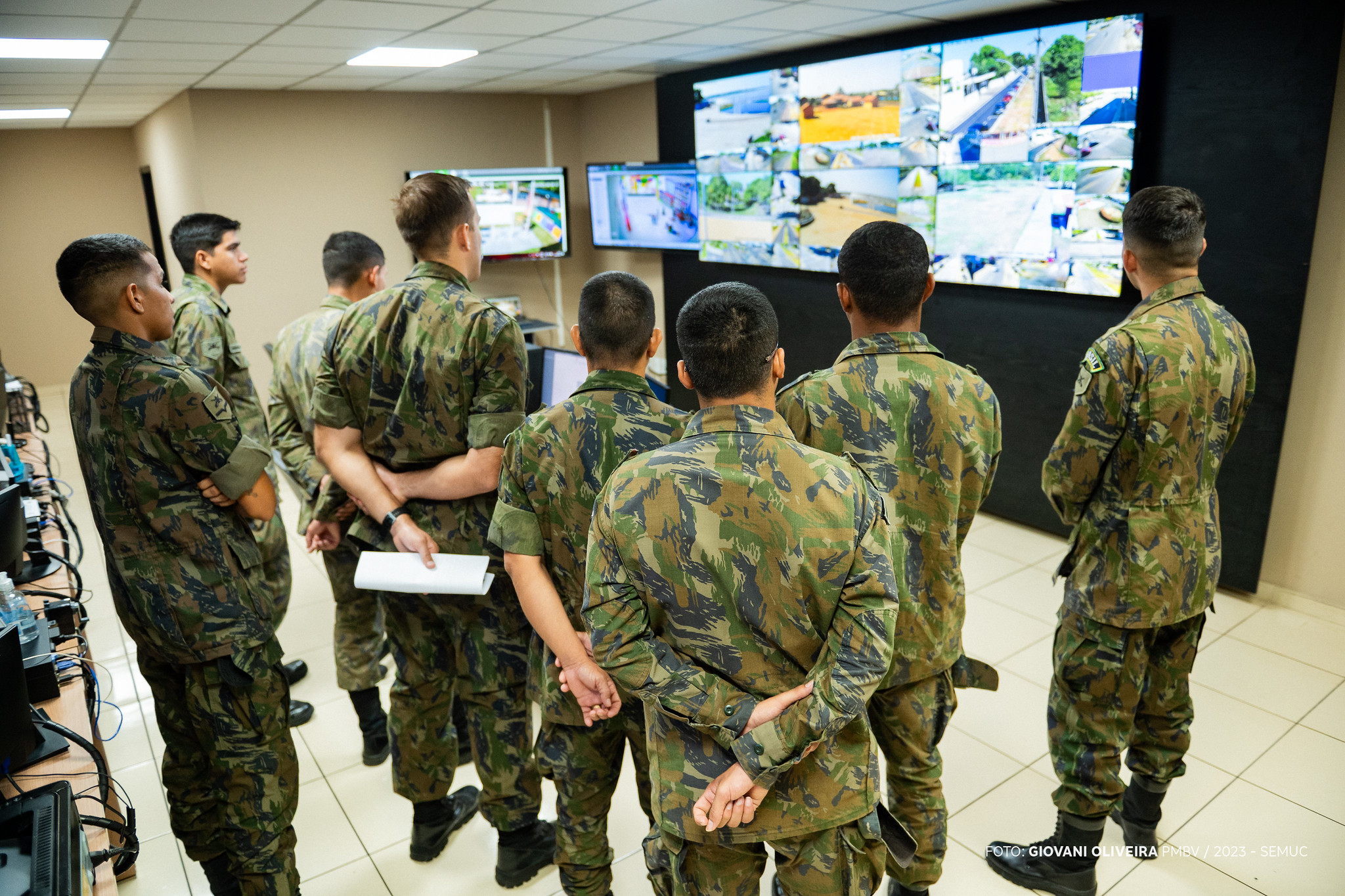 Militares da Base Aérea de Boa Vista conhecem sistema de monitoramento da Prefeitura