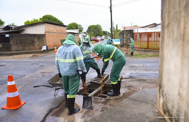 Patrulha da Chuva intensifica a limpeza urbana e serviço de desobstrução na rede de drenagem para diminuir impactos das chuvas
