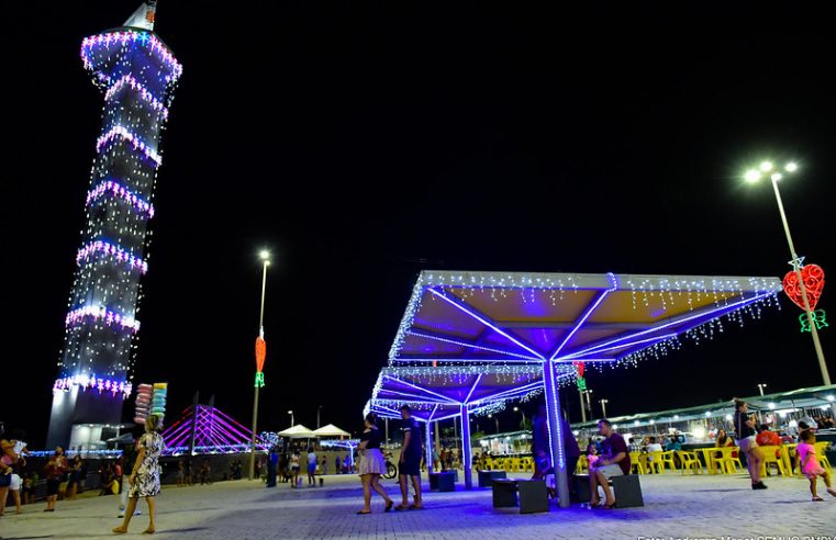 Luzes de Natal são acendidas no Parque do Rio Branco