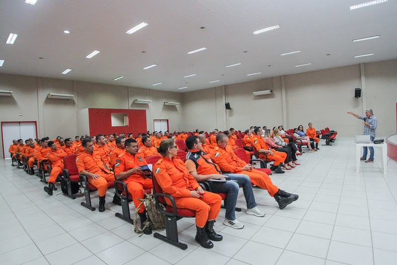 Bombeiros recebem capacitação para atendimento de pessoas com Transtorno do Espectro Autista