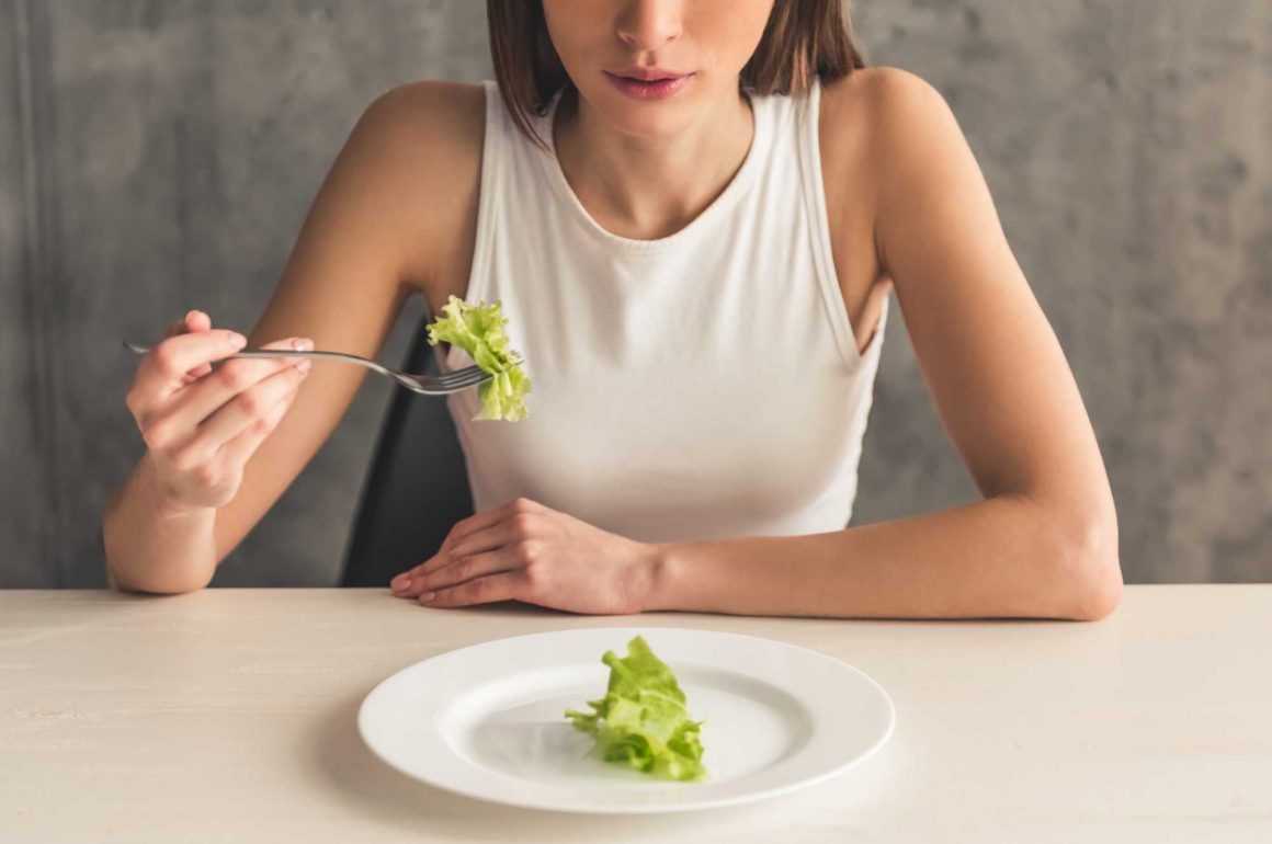 Projeto verão: nutricionista alerta para riscos das dietas restritivas à saúde