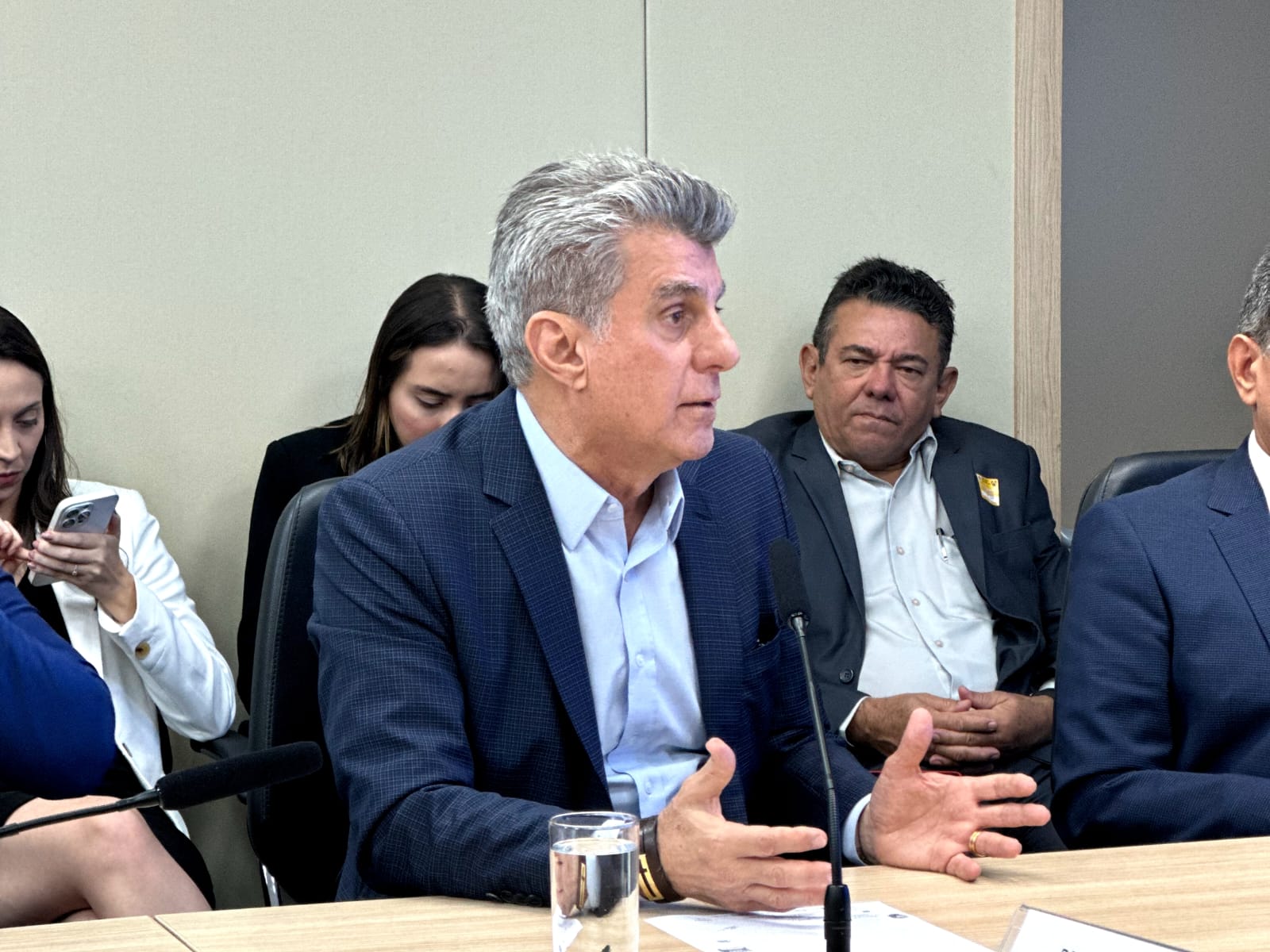 Em Brasília, Jucá pede ao Ministério dos Transportes conclusão da pavimentação de estrada na Guiana