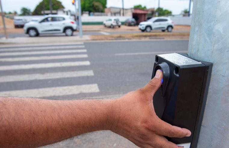 Semáforo sonoro para pedestres é instalado na Avenida Brasil, em Boa Vista