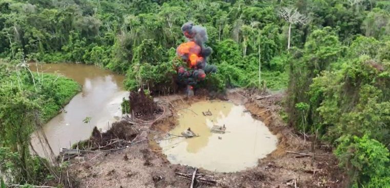 Forças Armadas destroem acampamentos de garimpo em território indígena Yanomami