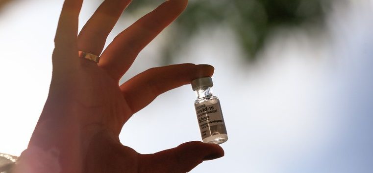 Ministério da Saúde entrega primeiras doses da nova vacina contra Covid-19