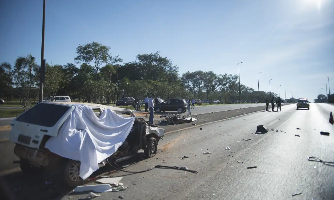 Câmara aprova projeto que obriga motorista alcoolizado que causar acidente a indenizar vítima