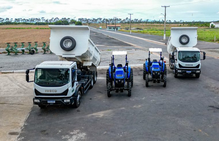 Entrega de maquinários e veículos pela prefeitura beneficia agricultores das áreas rurais e indígenas de Boa Vista