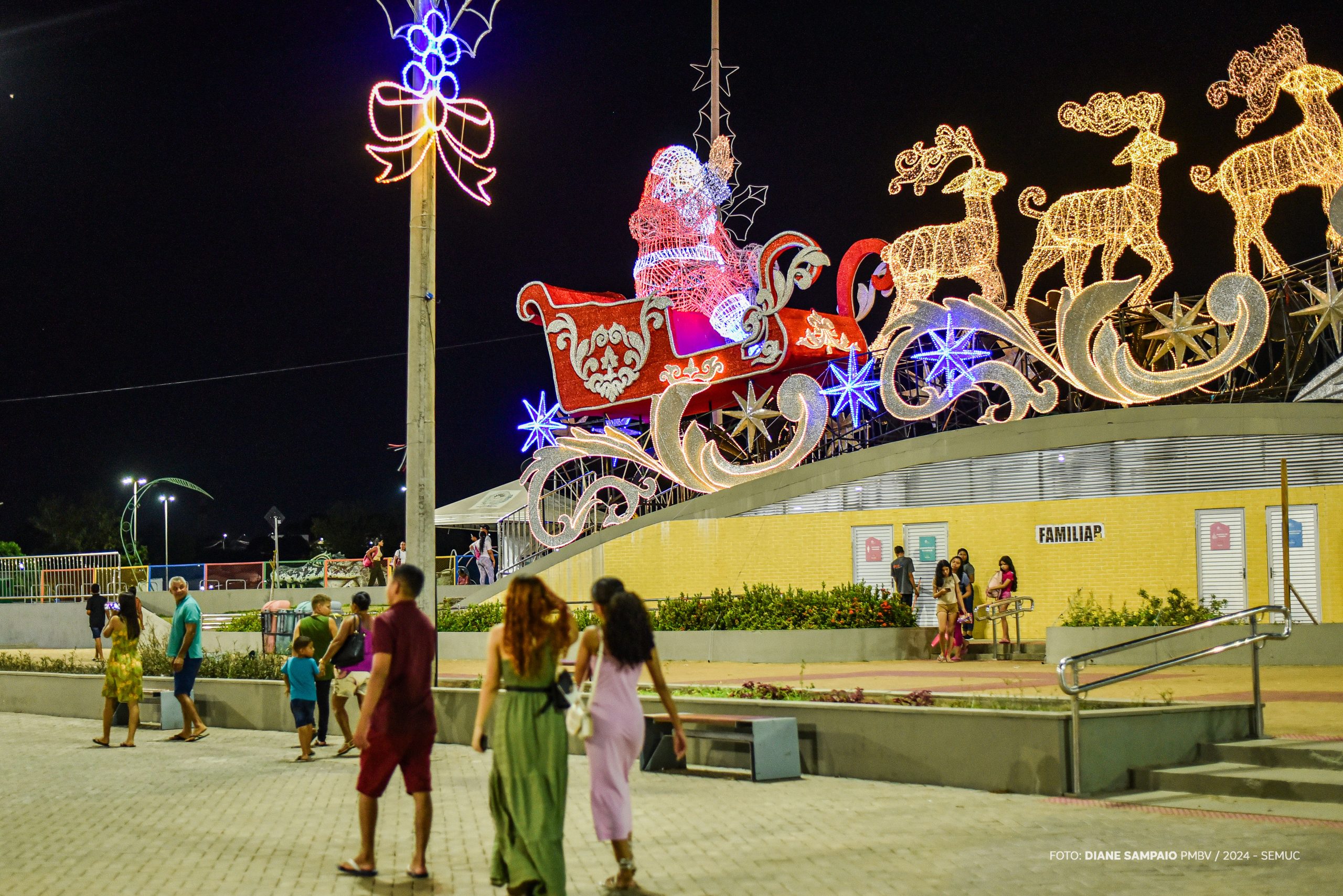 Iluminação e decoração natalina encantam turistas e moradores de Boa Vista