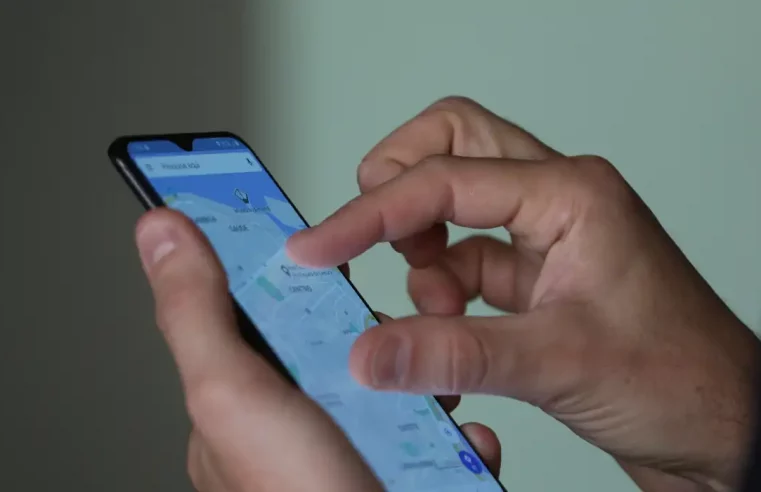 86% dos brasileiros defendem restrição do uso de celulares nas escolas