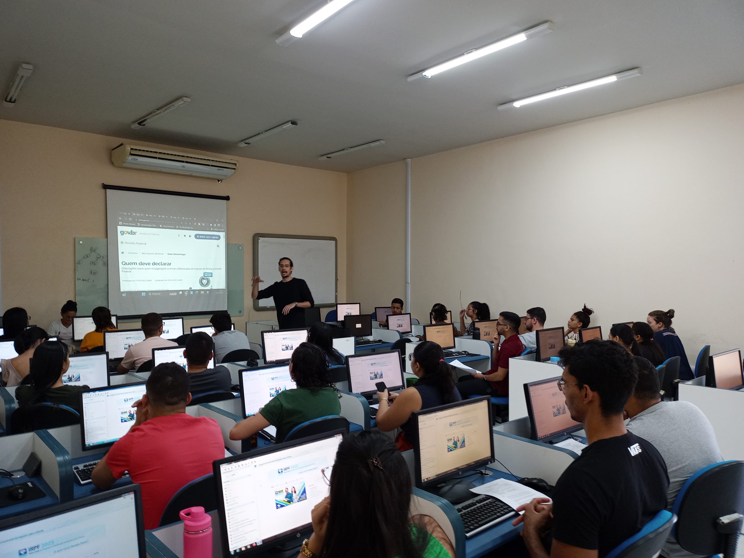 UFRR divulga seletivo com 29 vagas para professor substituto