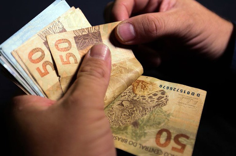 Novo salário mínimo de R$ 1.518 entra em vigor