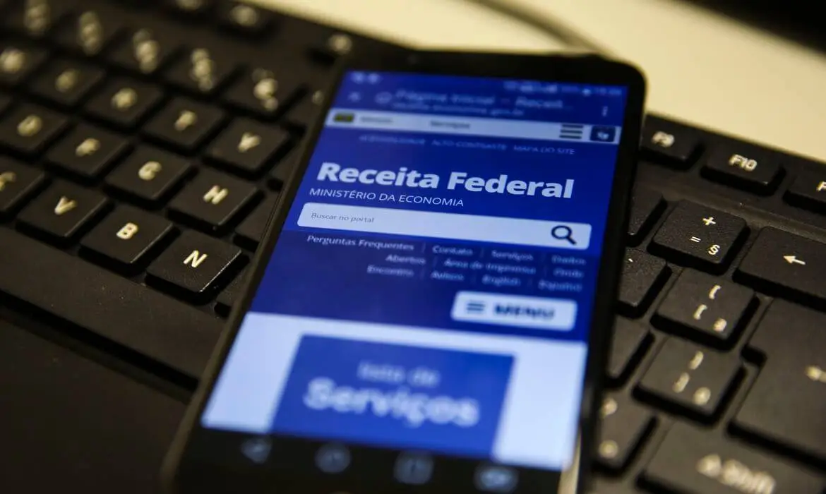 Receita Federal reforça prazo final e esclarece fake news sobre o Imposto de Renda