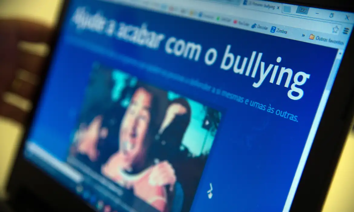 Cyberbullying atinge 13,2% dos adolescentes brasileiros