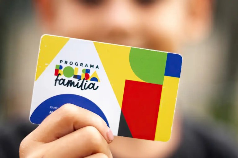 Governo muda regras do Bolsa Família para quem começa a ganhar mais; veja o que muda a partir de junho