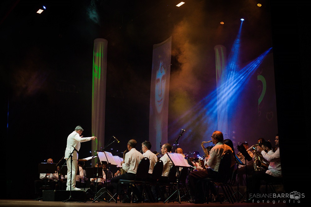 Show com clássicos de Roberto Carlos acontece neste domingo (11) no Teatro Municipal