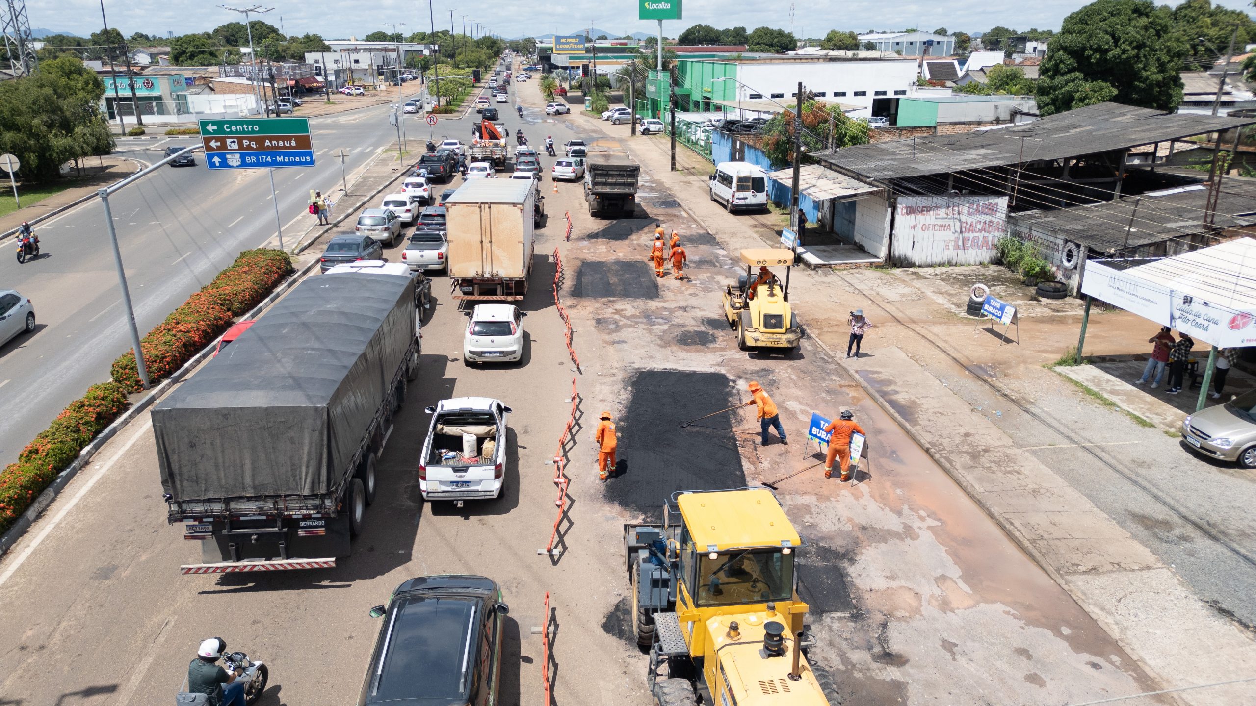 Trecho da Avenida Venezuela passa por recuperação após danos causados pelas chuvas