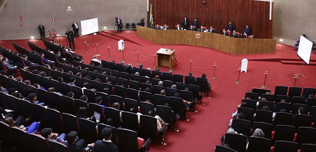 Relatora vota por cassação de Denarium e Damião, mas pedido de vista adia decisão do TSE sobre Roraima