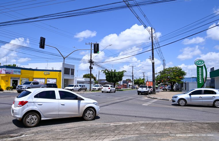 Instalado novo semáforo no cruzamento da Major Williams com Penha Brasil
