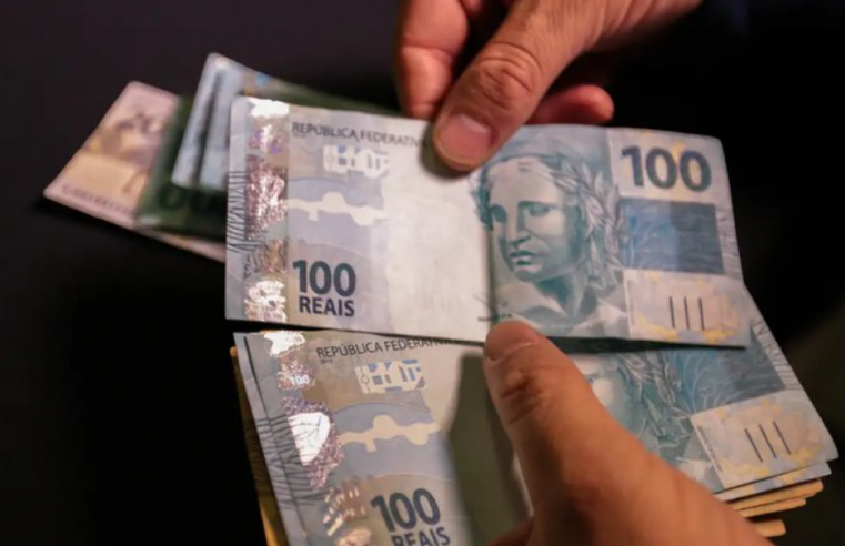 Salário mínimo deve subir para R$ 1.631 em 2026, com aumento de 7,4%