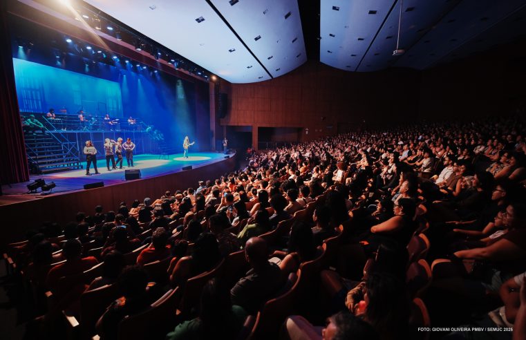 Mormaço Cultural 2025 – Espetáculo sobre Rita Lee atrai mais de 3 mil pessoas e tem ingressos esgotados em minutos no Teatro Municipal