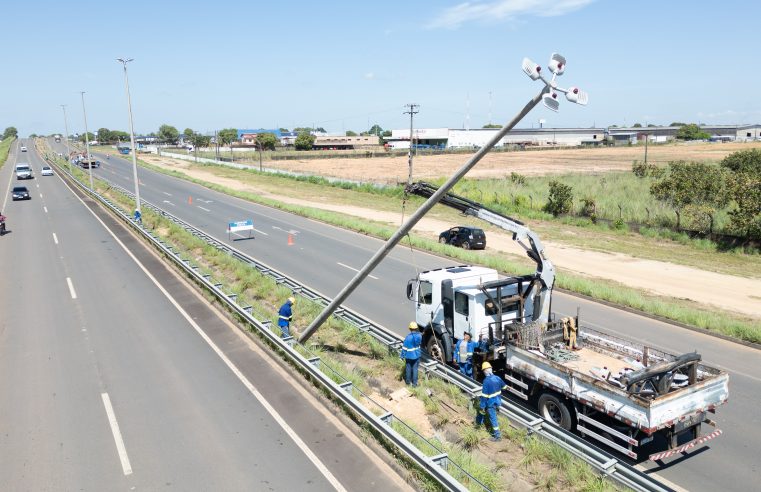 Trecho entre Anel Viário e Hospital da Criança, na Avenida Brasil, recebe iluminação LED