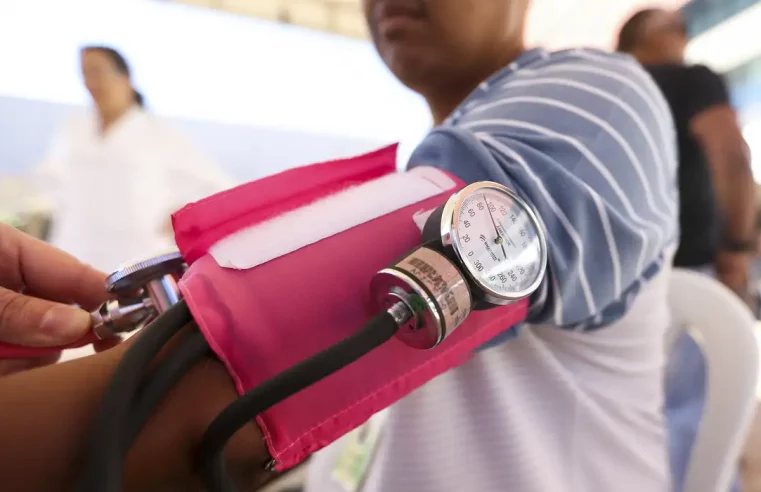 Nova diretriz médica classifica pressão 12/8 como pré-hipertensão