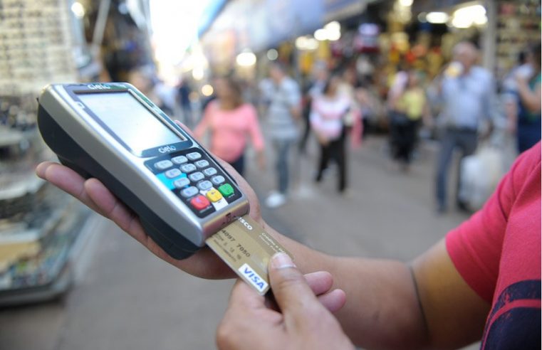 Golpes com cartão aumentam e consumidores devem redobrar atenção, alerta Febraban