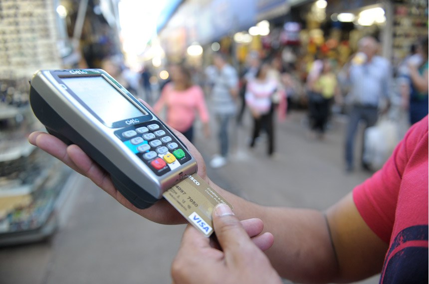 Golpes com cartão aumentam e consumidores devem redobrar atenção, alerta Febraban