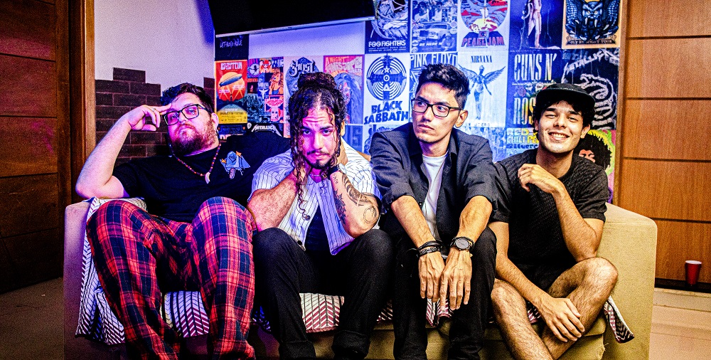 Banda Paraquedas transforma término em música e lança sigle “Falar de Amor”