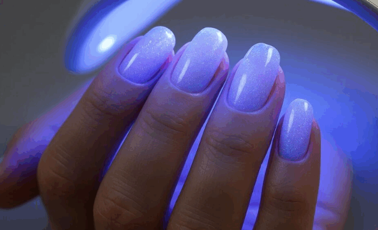 Anvisa bane substâncias ligadas a câncer e infertilidade em esmaltação em gel e dá 90 dias para retirada comercial