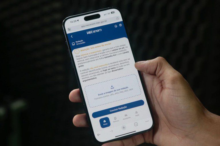 App do MEC corrige redações e monta plano de estudos para o Enem