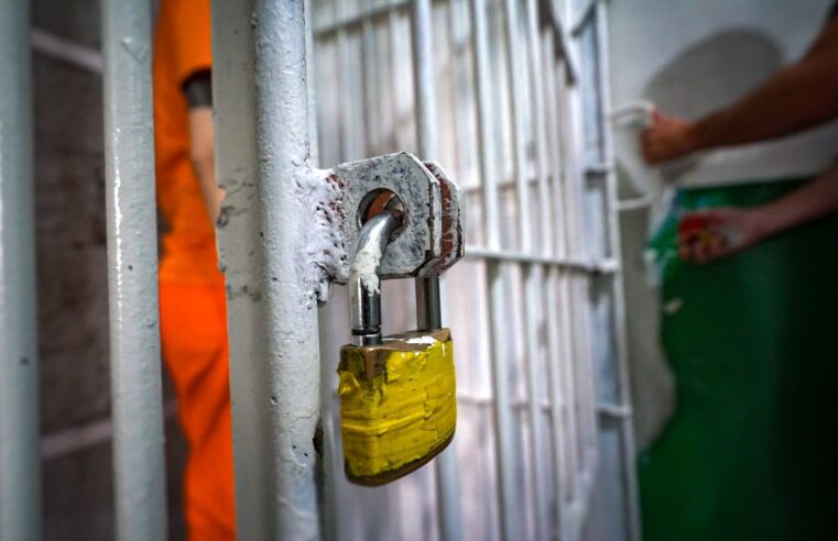 Câmara amplia prazo de prisão temporária para 15 dias e altera regras sobre flagrante e tornozeleira eletrônica