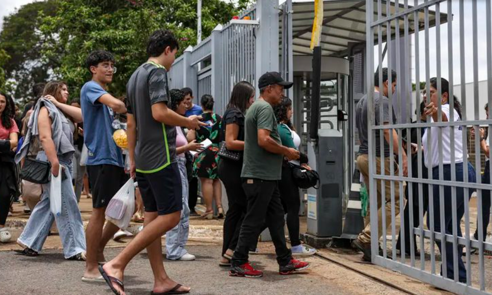 Primeiro dia do Enem 2025 tem abstenção de 27% e tema da redação sobre envelhecimento