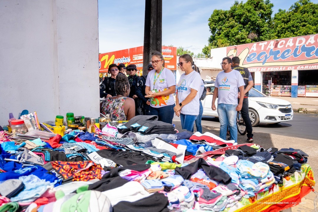 CALÇADA LIVRE – Guarda Municipal orienta ambulantes durante as festas de fim de ano