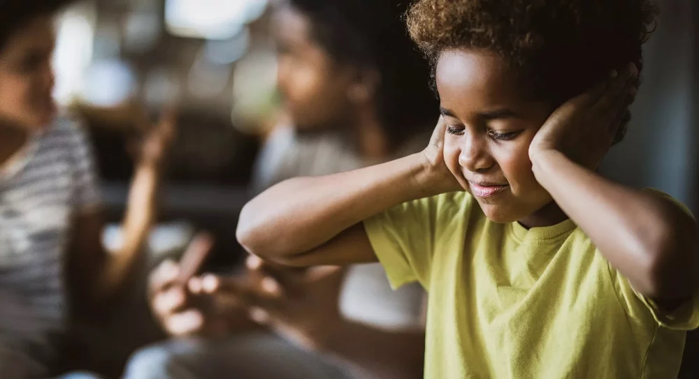 Câmara avança para revogar Lei de Alienação Parental; movimentos denunciam uso para silenciar vítimas