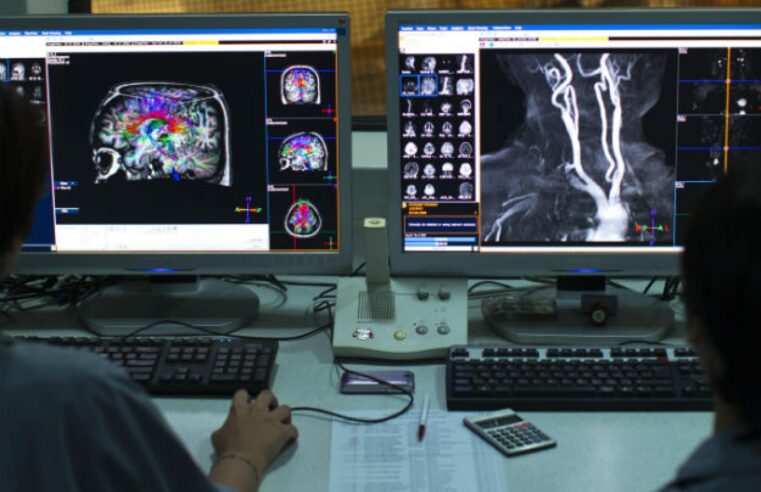 Diagnósticos de câncer devem subir 77% até 2050, alerta OMS