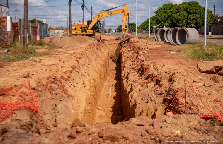 Operário recebe asfalto e Dr. Airton Rocha inicia sistema de drenagem
