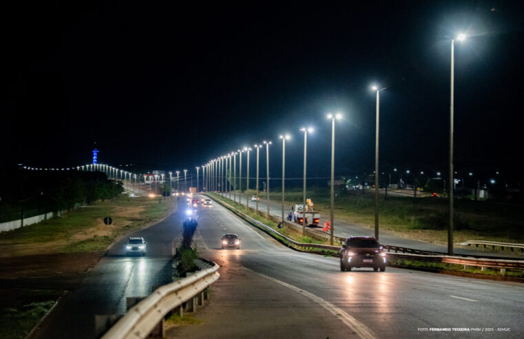 Avenida Brasil ganha nova iluminação com 264 postes instalados em trecho urbano