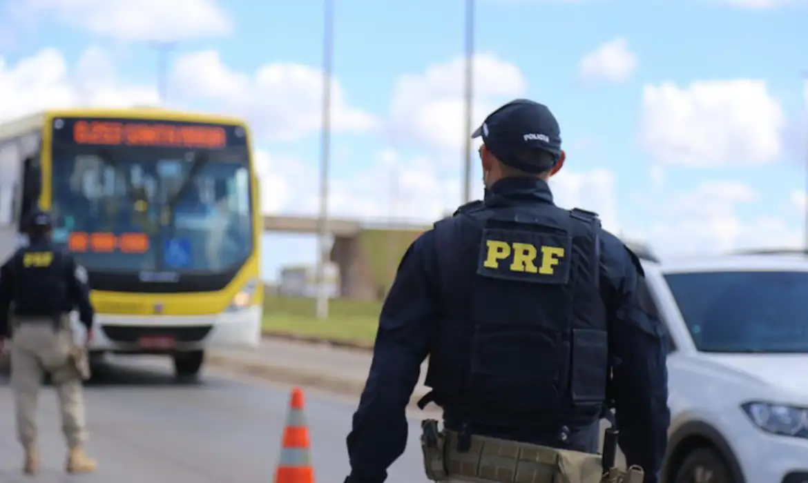 PRF intensifica fiscalização contra embriaguez ao volante no Carnaval