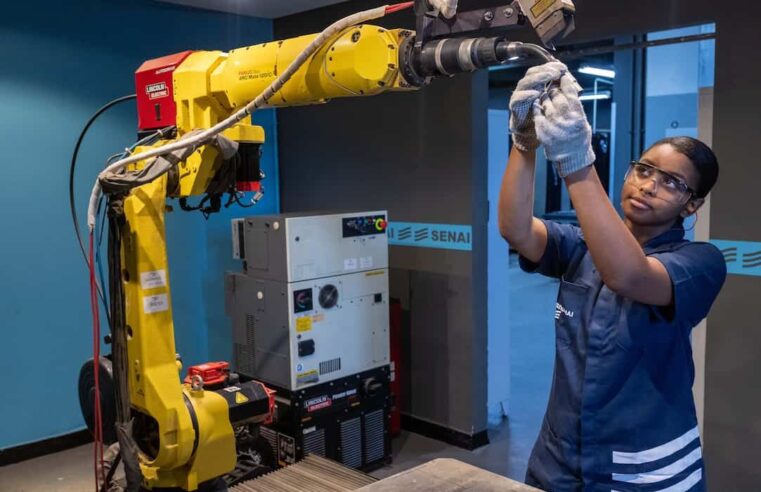 Petrobras e SENAI oferecem curso gratuito de tecnologia para jovens de 17 a 22 anos com inscrições abertas até 13 de abril