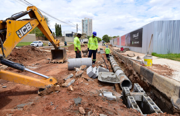 Trecho da Av. Governador Anchieta recebe obra de drenagem e recapeamento