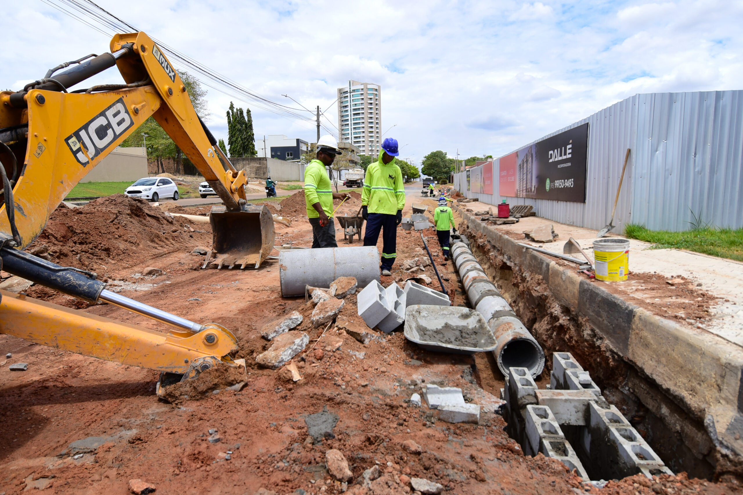 Trecho da Av. Governador Anchieta recebe obra de drenagem e recapeamento